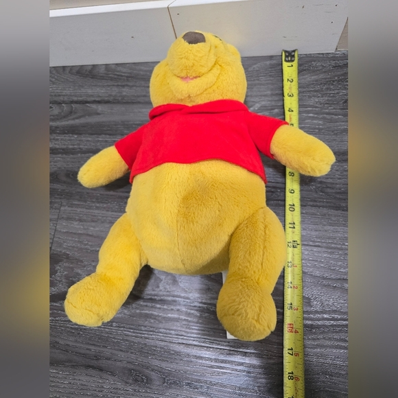 Disney Store Winnie the Pooh Plush - Picture 2 of 3